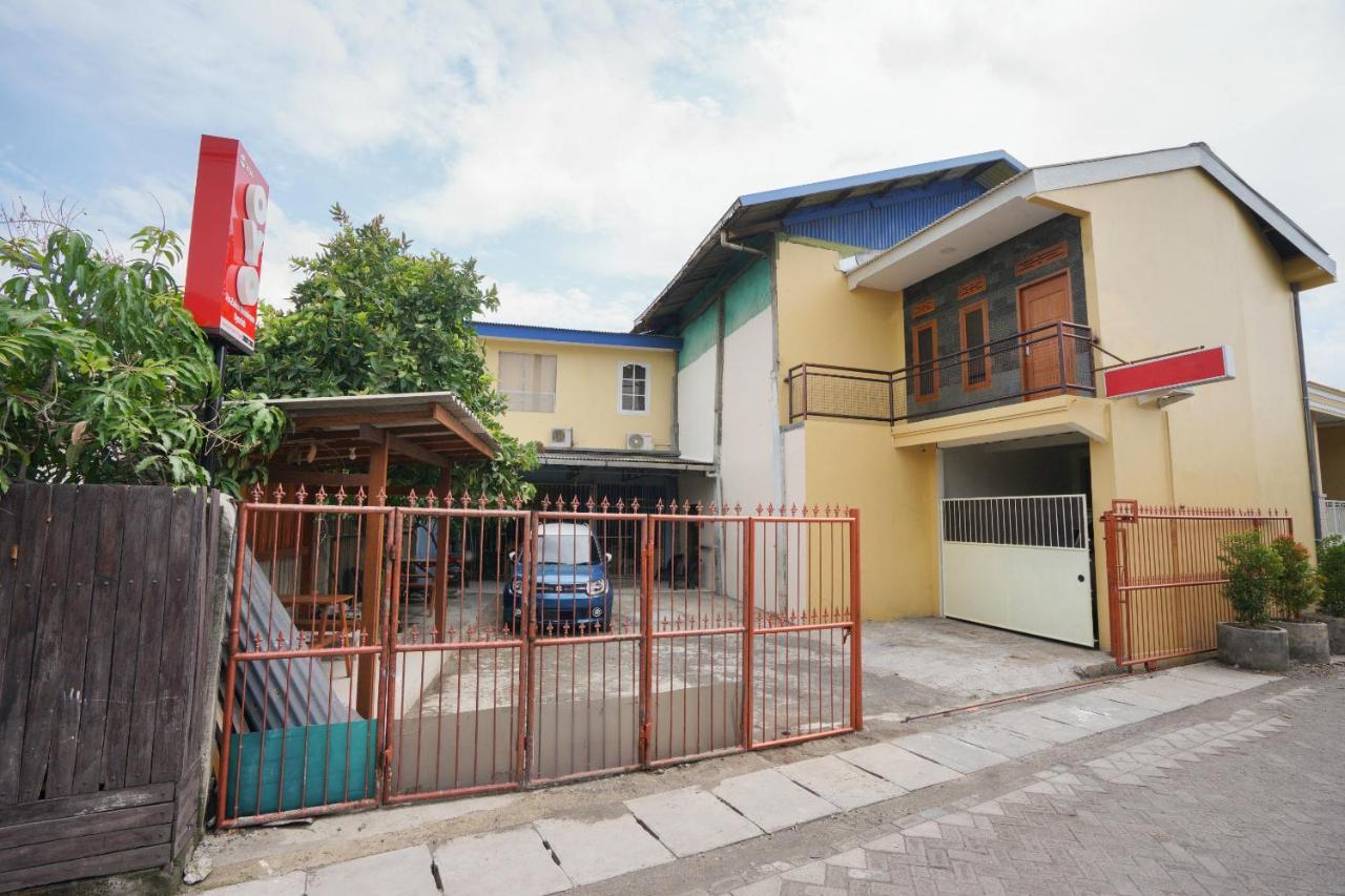 Oyo 2656 Az Zahra Residence Syariah Surabaya Exterior photo